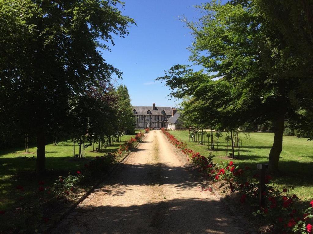 La Gloriette Gite Situe Dans La Propriete Dun Magnifique Manoir Vatteville Exterior foto